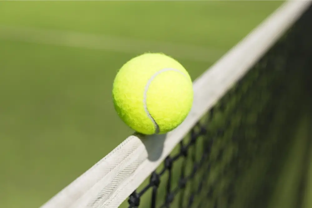 What is pressureless tennis ball (pressurized vs pressureless - pros and cons)